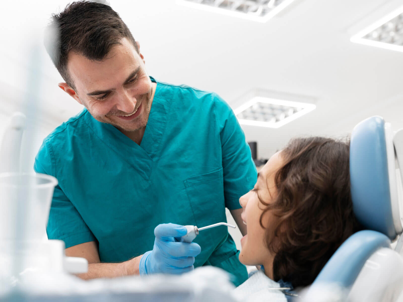 5 Signs You Should See a Dentist Before Your Next Scheduled Appointment